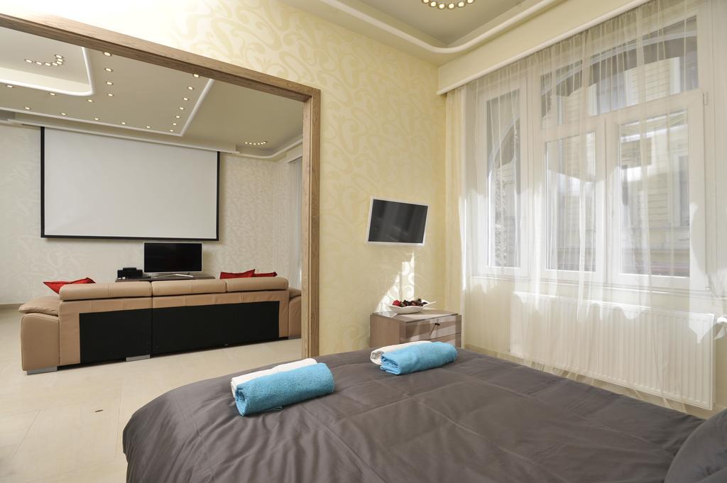 شقة Basilica Grand Luxury In The Historic Center بودابست الغرفة الصورة